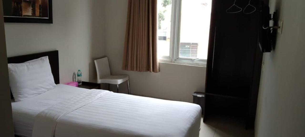 Urbanview Hotel Grand Malabar Bandung Exterior photo